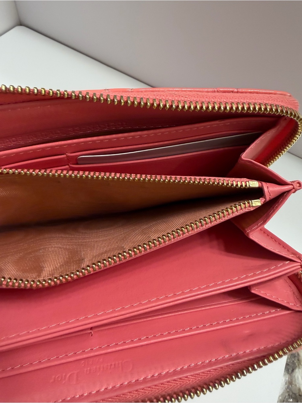 Christian Dior Lady Dior Zip Around Wallet in pink patent leather - Picture 5 of 14